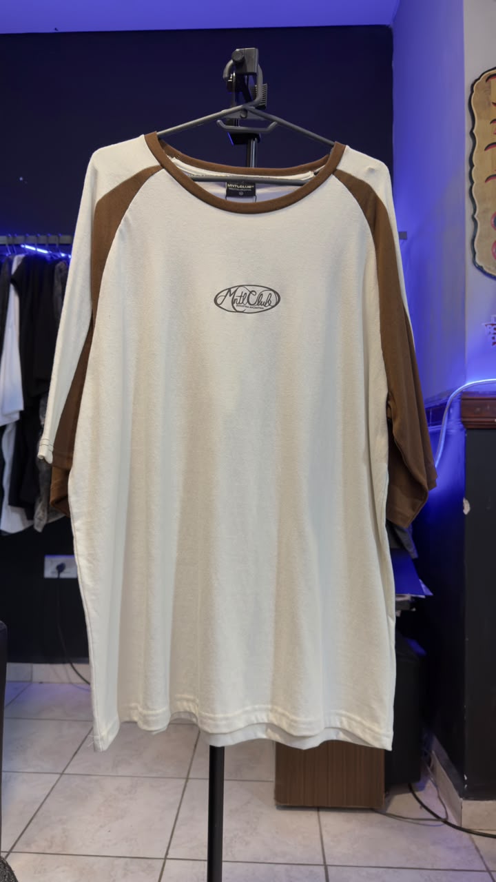REMERA MNTL CLUB - Mangas marrones